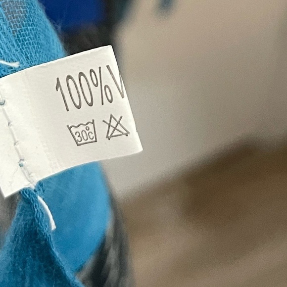 Printed viscose scarf - Picture 6 of 7